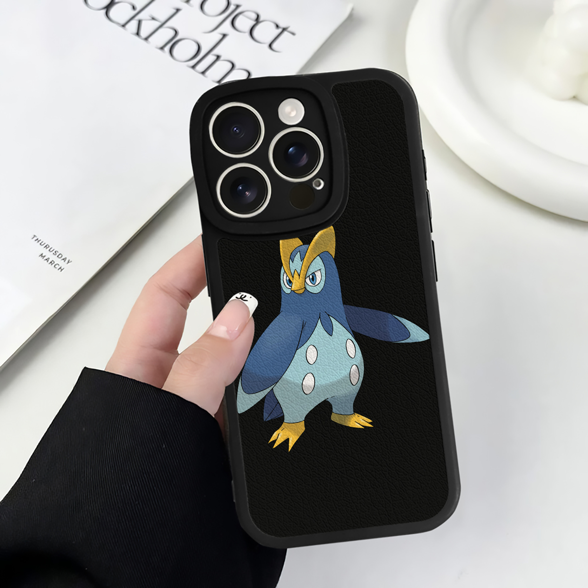（画像用） ポケットモンスター Pokémon 【iPhone 16シリーズ対応】シリコンスマホケース（レザー調） 材質：シリコン